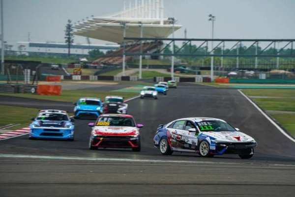 大发彩票官网 不惧风雨迎战强敌 中山SRC车队顺利完成CTCC首秀