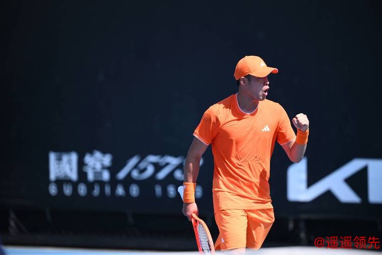 澳网丨让二追三失败！吴易昺2-3惜败斯皮齐里，无缘晋级下一轮！