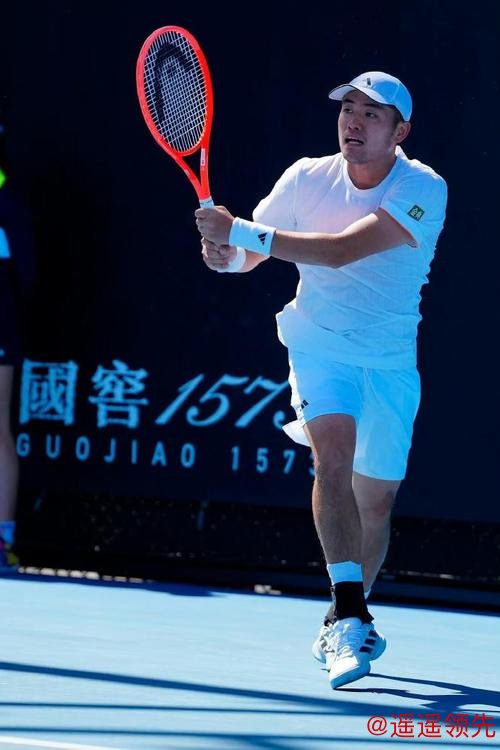 澳网丨让二追三失败！吴易昺2-3惜败斯皮齐里，无缘晋级下一轮！