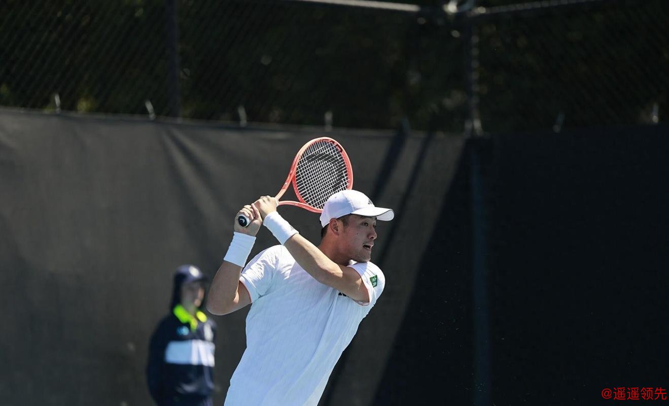 澳网丨让二追三失败！吴易昺2-3惜败斯皮齐里，无缘晋级下一轮！
